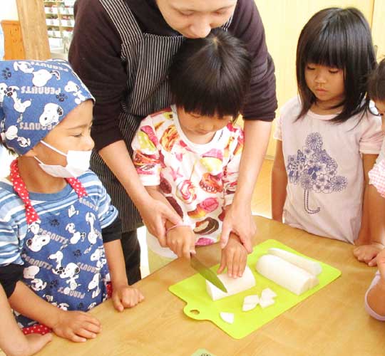 保育園の給食 写真01