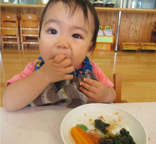 保育園の給食 写真01