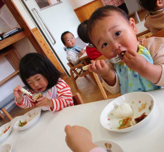 保育園の給食 写真03